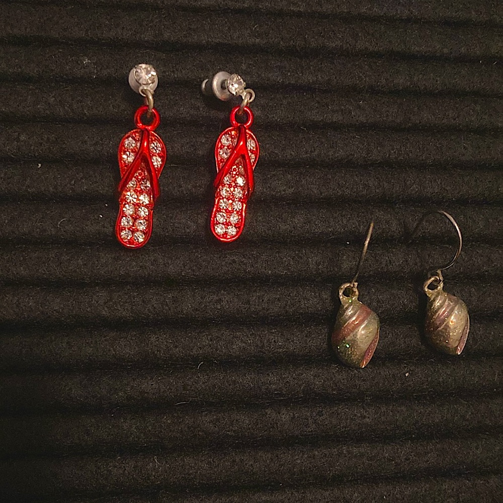 Beach Babe Dangling Earrings 2-Pack 🩴🐚